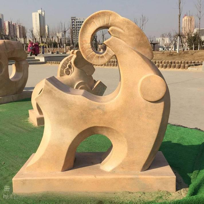 النحت الحجري التجريدي